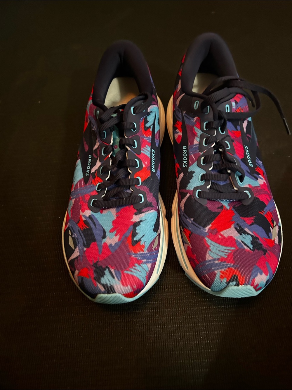 Brooks Ghost 15 Women’s size 10 multicolor